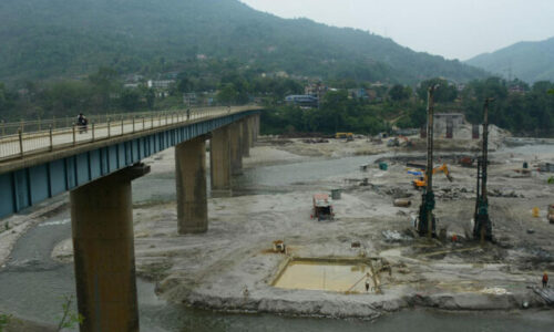 मुग्लिन–पोखरा सडक योजनाअन्तर्गत मादी नदीमा  चारलेनको पुल धमाधम निर्माण