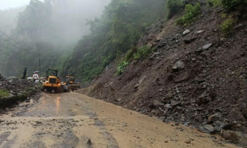 अविरल वर्षाका कारण वाग्मती करिडोरमा हिलो र धुलो