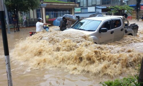 भक्तपुरका बाढी पीडित भन्छन् :  विपद्का बेला गाउँमा सरकार आए जस्तै भयो