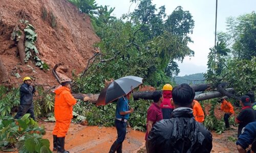 पहिराले अवरुद्ध पृथ्वी राजमार्ग सञ्चालन अझै अनिश्चित