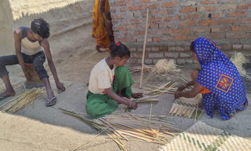 नाङ्लो बेचेर गुजारा गर्दै लहानका सदाय समुदाय