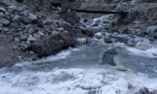 जाडो मौसम सुरु भएसँगै जम्न थाले मनाङका नदी र ताल