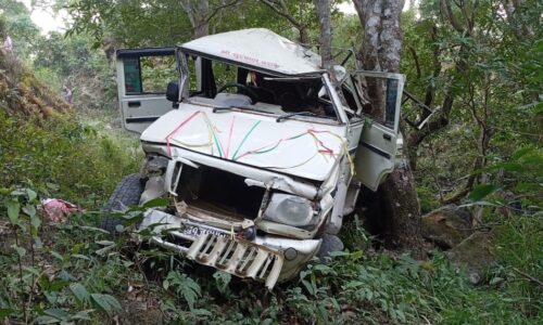 डडेल्धुरामा जीप दुर्घटना, दुईको मृत्यु, सात घाइते