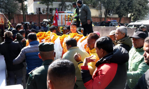 स्व सिंहको पार्थिव शरीरमा कामपा प्रमुख शाह र उपप्रमुख डङ्गोलबाट श्रद्धाञ्जली अर्पण