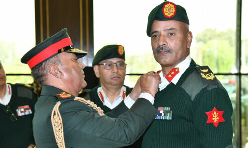 प्रधानसेनापतिद्वारा दर्ज्यानी चिह्न प्रदान