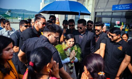 २५ जना सदस्यसहित नेपाल आईपुगिन् देवी प्रतिभा, १४ दिनसम्म पोखरामा कथावाचन गर्ने