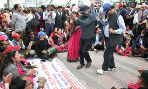 शिक्षकको विरोध र्‍यालीका कारण यात्रुलाई सास्ती