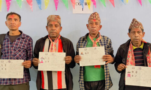 लालपुर्जा पाएपछि धार्चेका भूमिहीन दलित परिवार खुसी