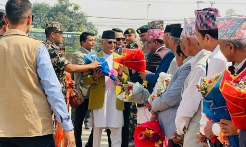 प्रधानमन्त्री ओलीलाई लुम्बिनीमा मुख्यमन्त्री आचार्यद्वारा स्वागत